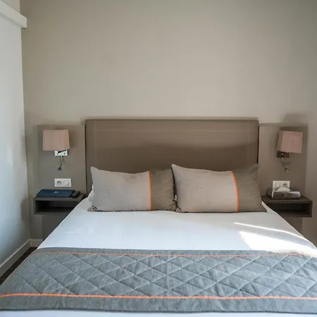 Timhotel Tour Eiffel 3*