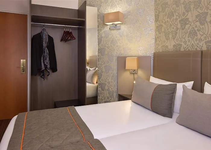 Timhotel Tour Eiffel 3*