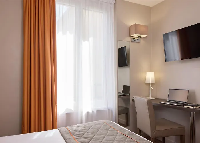 Timhotel Tour Eiffel Parigi