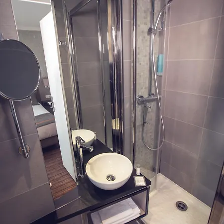 Timhotel Tour Eiffel 3* Parigi
