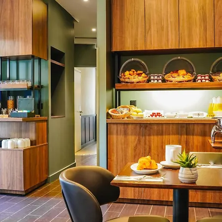 Timhotel Tour Eiffel 3* Parigi