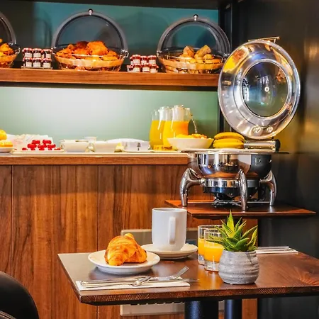 Timhotel Tour Eiffel Parigi