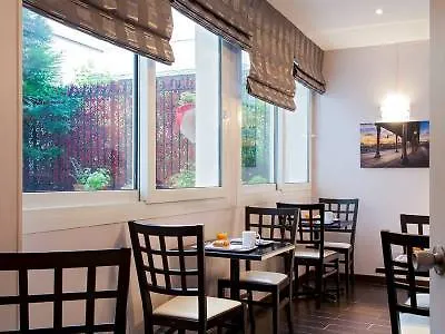 Timhotel Tour Eiffel Parigi