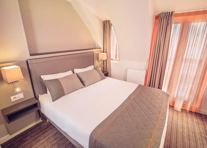 Timhotel Tour Eiffel 3*