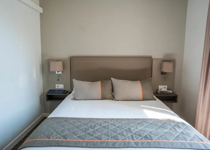 Timhotel Tour Eiffel 3*