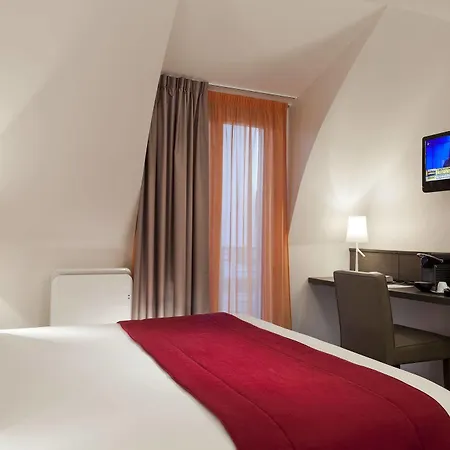 Timhotel Tour Eiffel Otel 3*