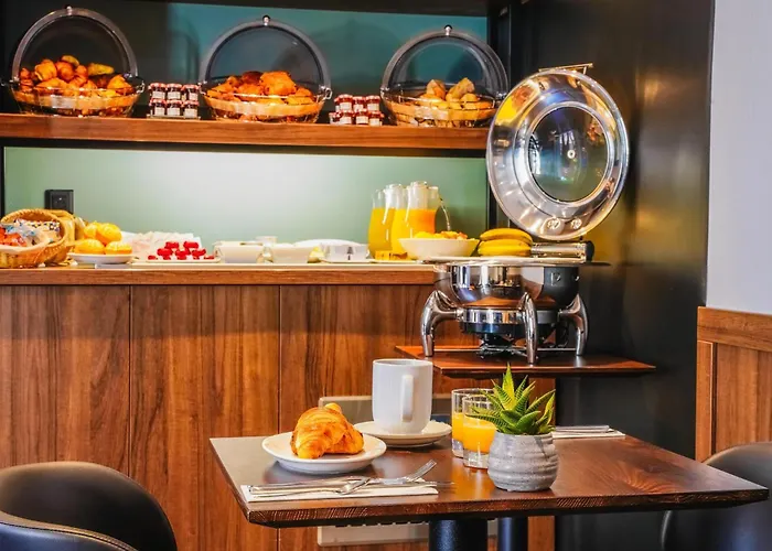 Timhotel Tour Eiffel Parigi