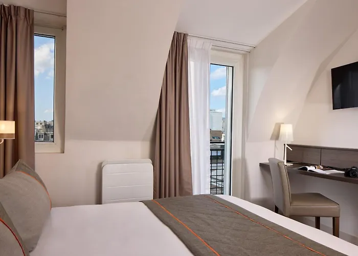 Hotel Timhotel Tour Eiffel 3*