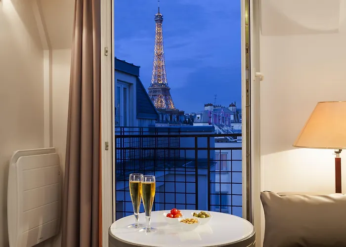 Timhotel Tour Eiffel Parigi