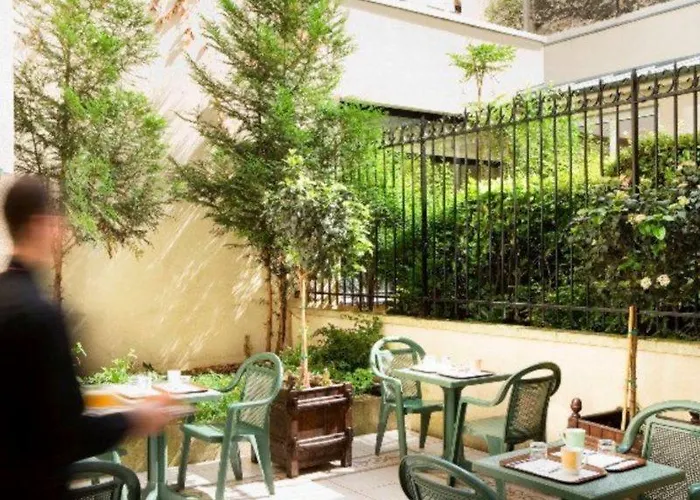 Timhotel Tour Eiffel Parigi