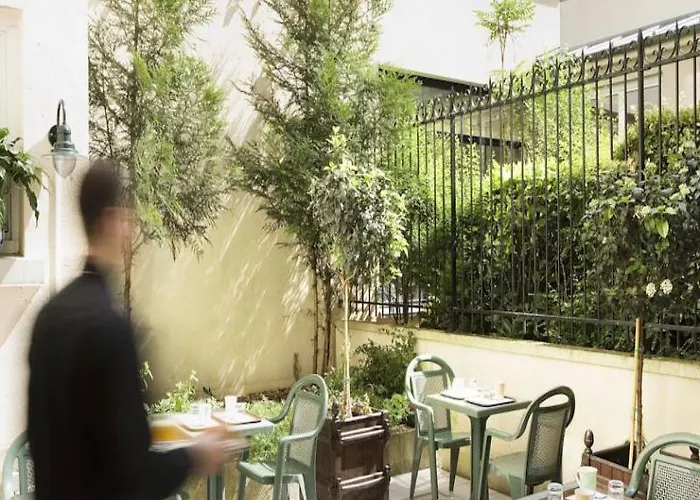 Timhotel Tour Eiffel Parigi